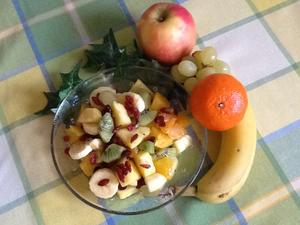 Obstsalat mit Goji-Beeren