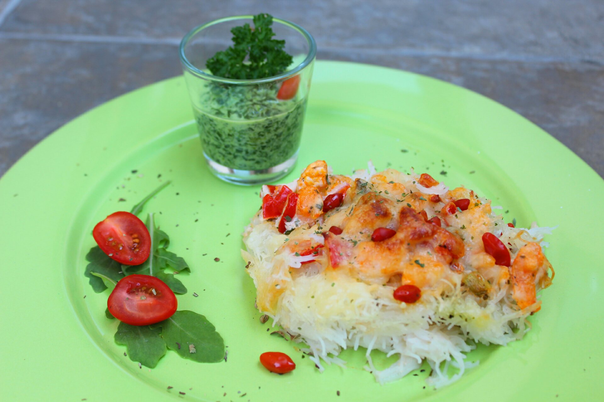 BANDNUDELN mit Tomaten Goji-Soße und Garnelen